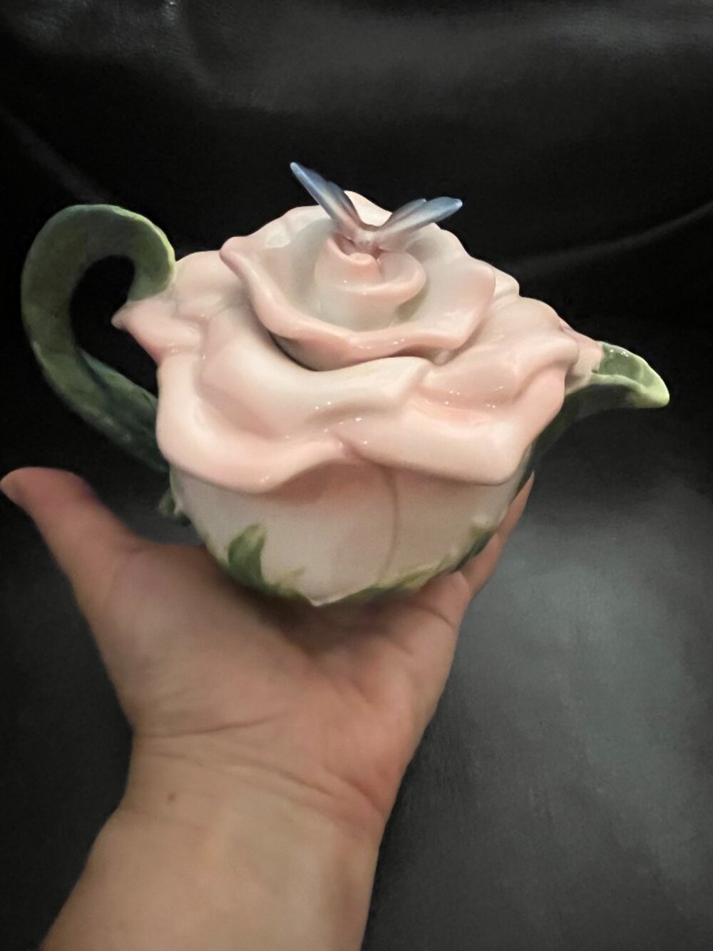 COSMOS GIFTS PORCELAIN BUTTERFLY ON PINK ROSE FLOWER TEAPOT